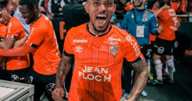 Igor Silva vibra efusivamente com título do Lorient na França