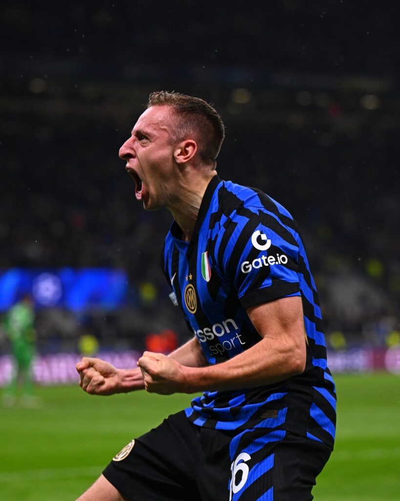 Frattesi comemora gol da vitória épica da Inter de Milão, na prorrogação, sobre o Barcelona, por 4 a 3, e a vaga na final da Champions League