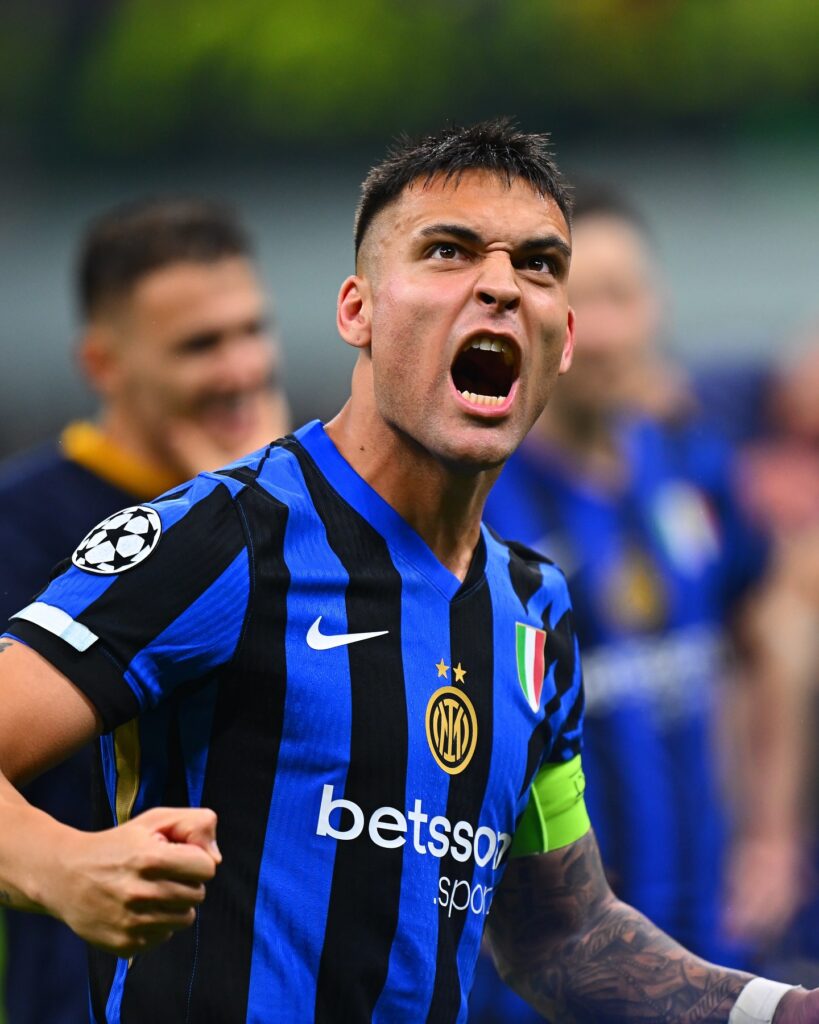 Lautaro Martínez comemora gol da Inter no San Siro