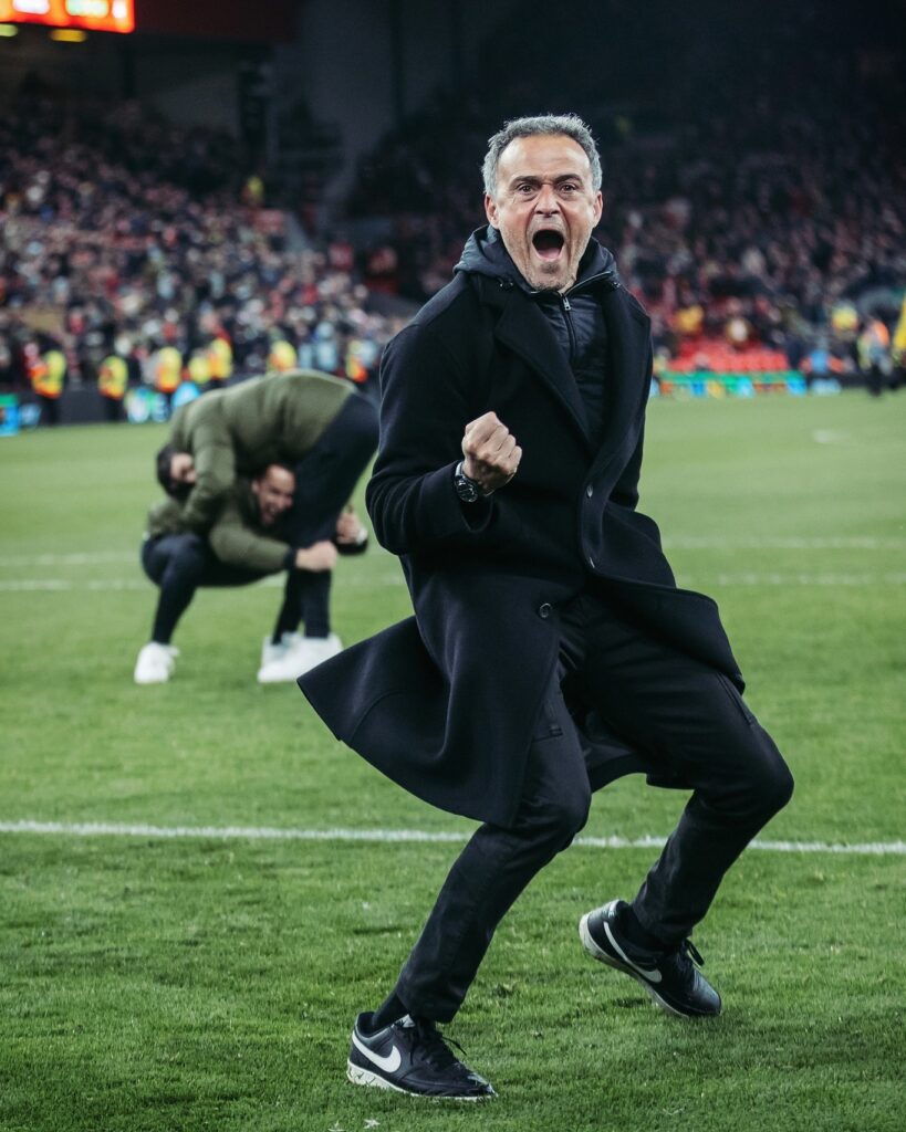Técnico Luis Enrique comemora classificação do PSG para a final da Champions League