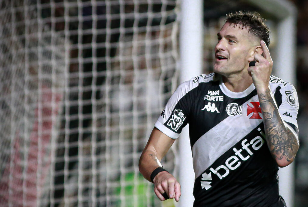 Pablo Vegetti vibra com gol marcado pelo Vasco da Gama na Copa Sul-Americana