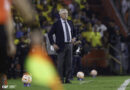 Em sua estreia pelo Brasil, italiano Carlo Ancelotti observa partida contra o Equador na beira do campo