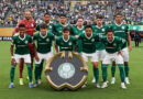 Time titular do Palmeiras posa para foto oficial no gramado do MetLife Stadium antes da estreia contra o Porto pelo Mundial de Clubes