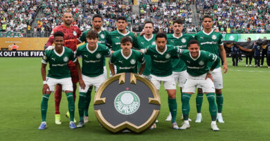 Time titular do Palmeiras posa para foto oficial no gramado do MetLife Stadium antes da estreia contra o Porto pelo Mundial de Clubes
