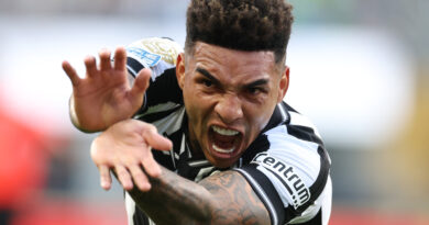 Atacante Igor Jesus comemora gol marcado na estreia do Botafogo no Mundial de Clubes