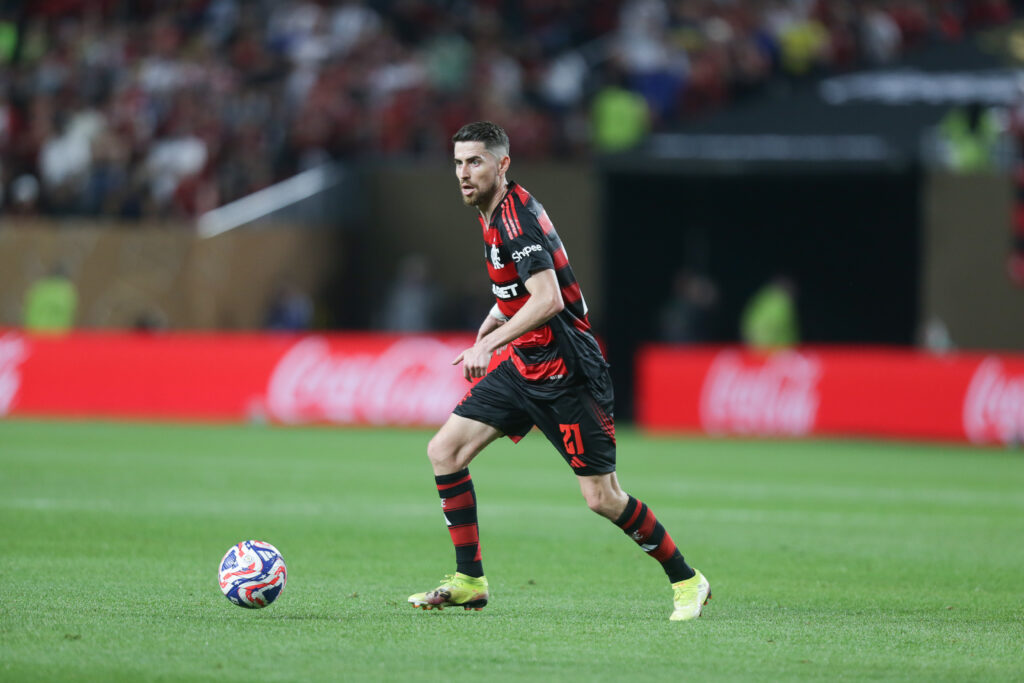 Jorginho faz seu primeiro jogo com a camisa do Flamengo na estreia do time no Mundial de Clubes da FIFA