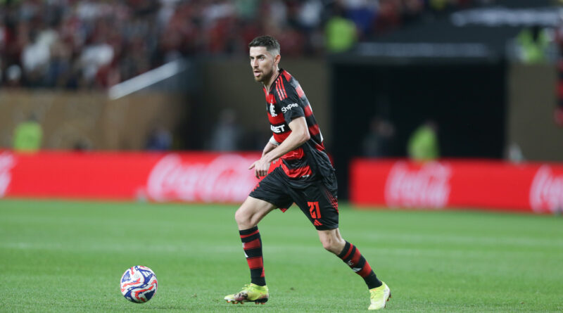 Jorginho faz seu primeiro jogo com a camisa do Flamengo na estreia do time no Mundial de Clubes da FIFA