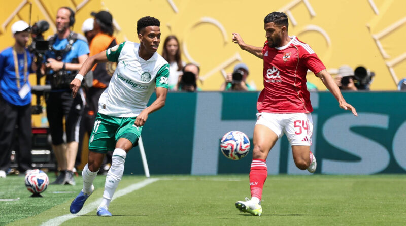 O atacante Estevão, do Palmeiras, lidera a lista dos jovens mais valiosos do Mundial de Clubes