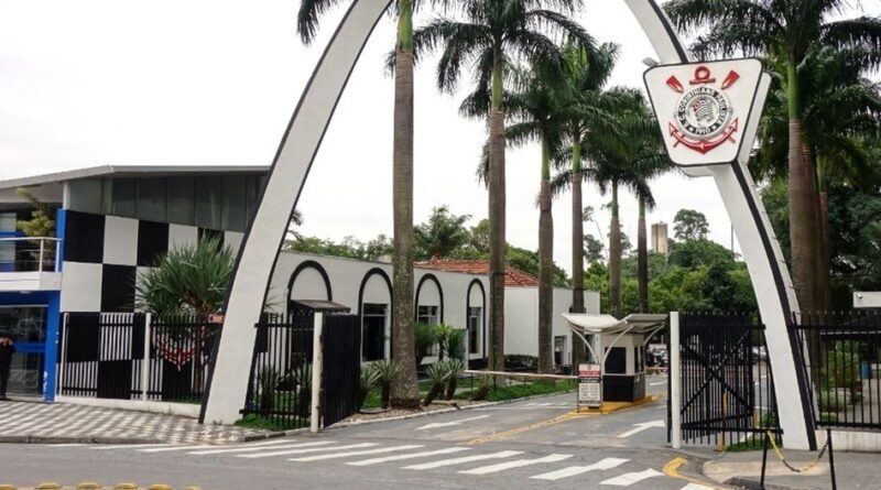 Imagem da entrada principal do Parque São Jorge, sede social e administrativa do Corinthians, na Zona Leste de São Paulo
