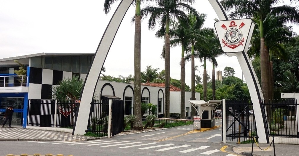 Imagem da entrada principal do Parque São Jorge, sede social e administrativa do Corinthians, na Zona Leste de São Paulo