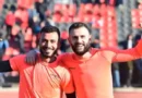 Lance inusitado na Turquia: goleiro e zagueiro fazem três defesas no mesmo pênalti