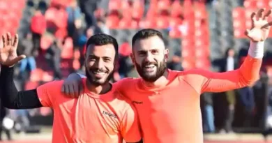 Lance inusitado na Turquia: goleiro e zagueiro fazem três defesas no mesmo pênalti