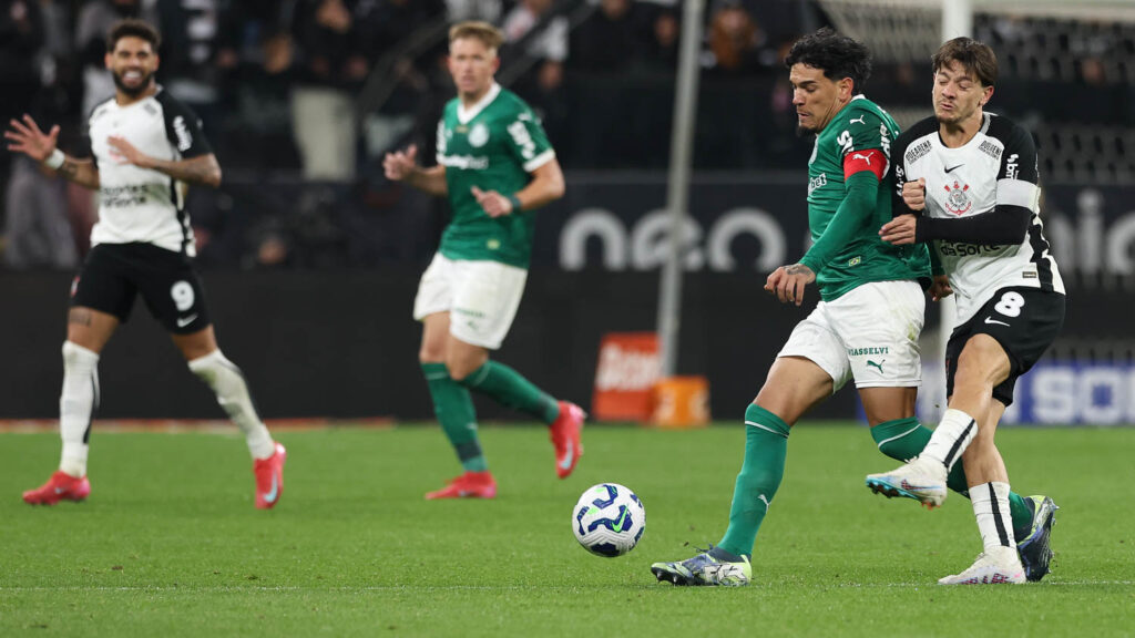 Corinthians x Palmeiras em campo pelas oitavas de final da Copa do Brasil 2025