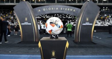 Placa da Conmebol com logo da Copa Libertadores da América