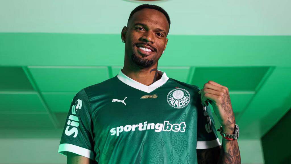 Apresentação do goleiro Carlos Miguel, novo atleta da SE Palmeiras, na Academia de Futebol, em São Paulo-SP. (Foto: Fabio Menotti/Palmeiras/by Canon)