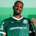 Carlos Miguel no Palmeiras: conheça os goleiros mais altos do mundo Apresentação do goleiro Carlos Miguel, novo atleta da SE Palmeiras, na Academia de Futebol, em São Paulo-SP. (Foto: Fabio Menotti/Palmeiras/by Canon)