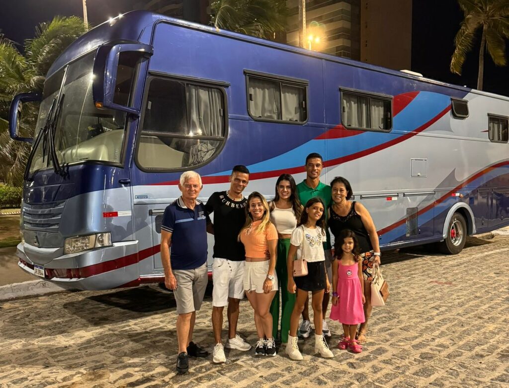 Ricardo Bueno, experiente atacante do futebol brasileiro, já viveu em motorhome