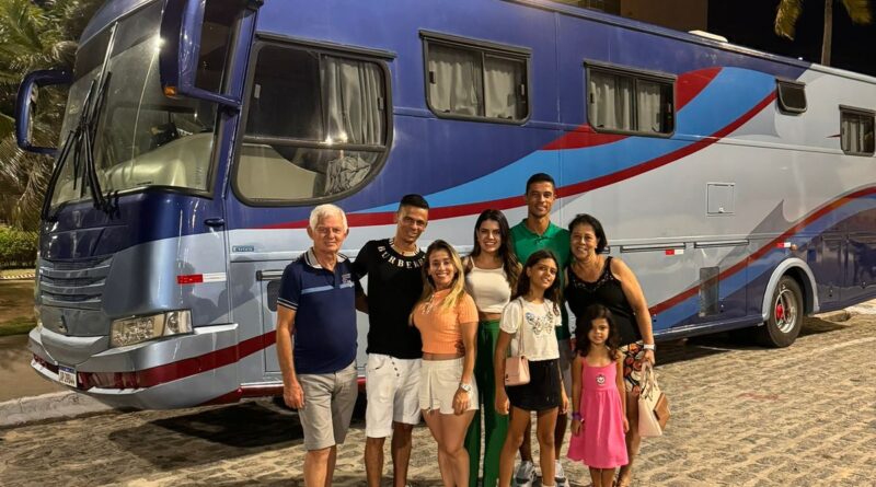 Ricardo Bueno, experiente atacante do futebol brasileiro, já viveu em motorhome
