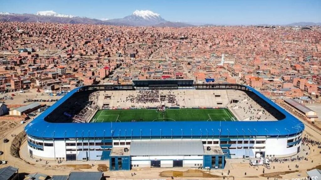 Estádio de El Alto tem mais de 4 mil metros de altitude e foi palco de Bolívia x Brasil, pelas Eliminatórias. Arena já registrou morte de árbitro durante partida