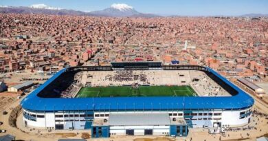Estádio de El Alto tem mais de 4 mil metros de altitude e foi palco de Bolívia x Brasil, pelas Eliminatórias. Arena já registrou morte de árbitro durante partida