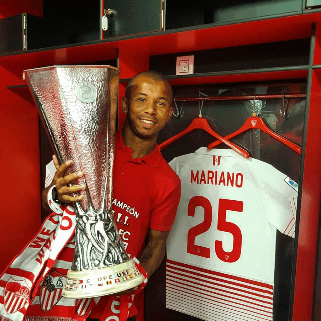 Pelo Sevilla, lateral mariano conquistou a Europa League 2015/16 sobre o Liverpool