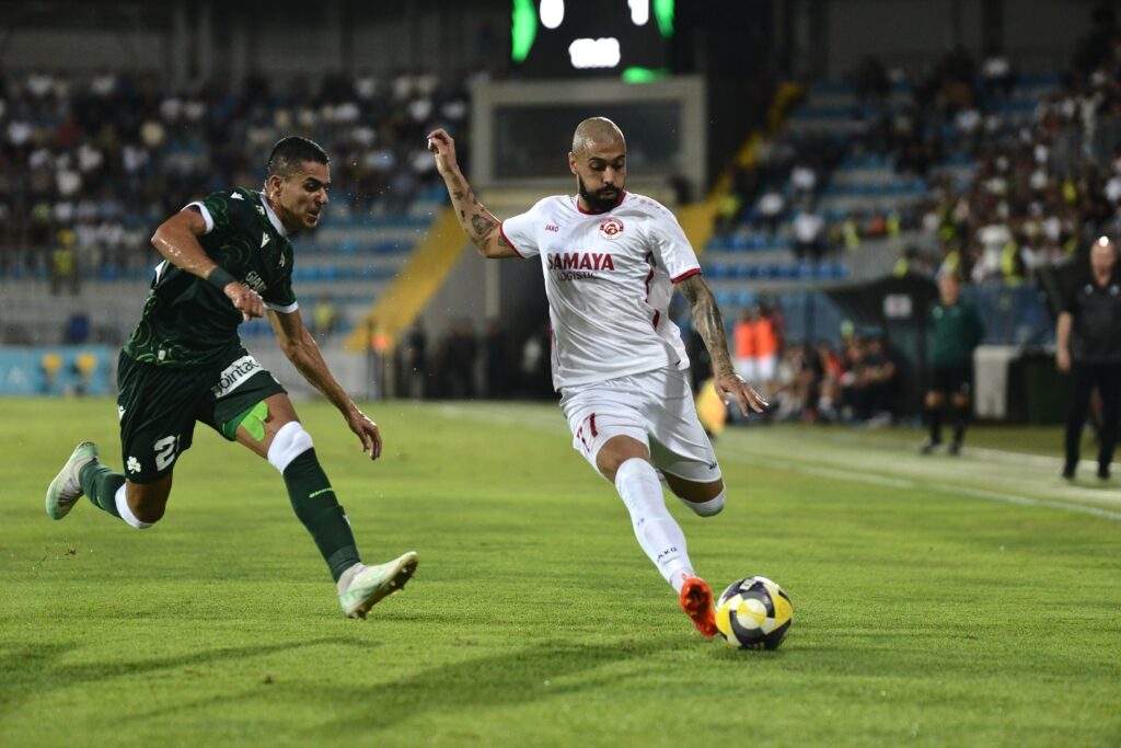 Lateral-esquerdo Bruno Franco atingiu a marca de 100 jogos na Europa