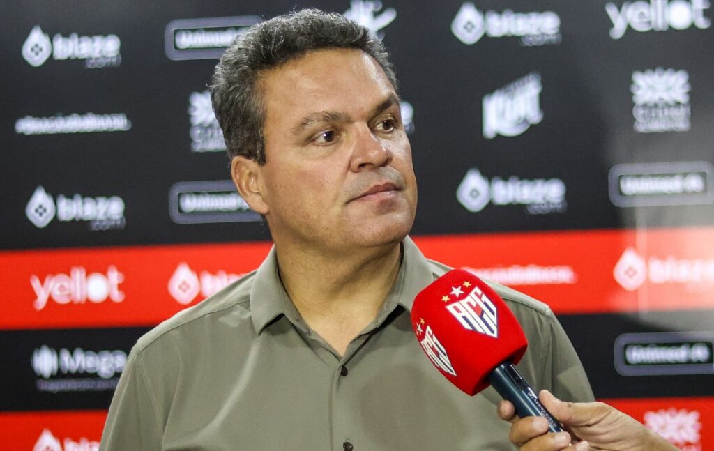 Adson Batista, presidente do Atlético-GO, explodiu contra a base do próprio clube
