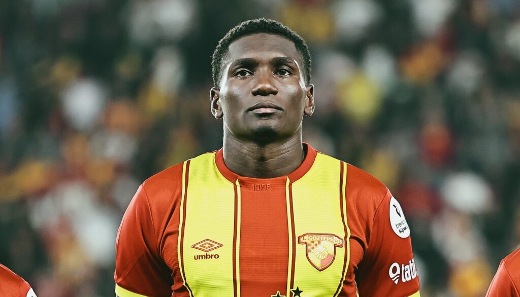Zagueiro Héliton atua no Göztepe, da Turquia, é destaque no futebol europeu
