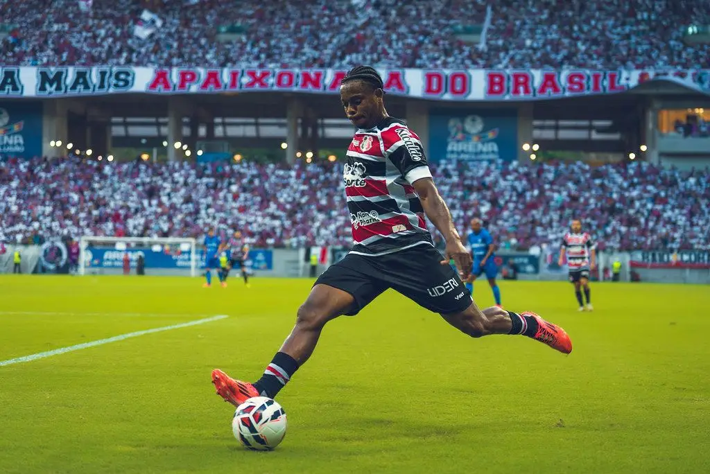 Gigante de Pernambuco, Santa Cruz busca se reerguer (Foto: Divulgação/CBF)