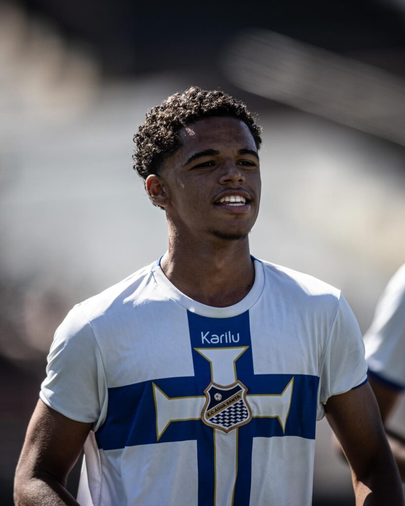 Volante Ávila foi destaque da Copinha 2024 com a camisa do Água Santa (Foto: Divulgação/Água Santa)