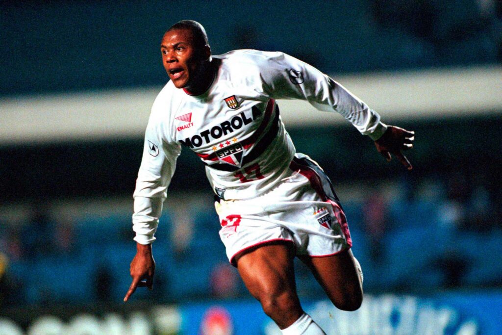 Júlio Baptista retorna ao São Paulo, agora como treinador do Sub-20