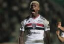 Arboleda, zagueiro do São Paulo, vive crise com o clube