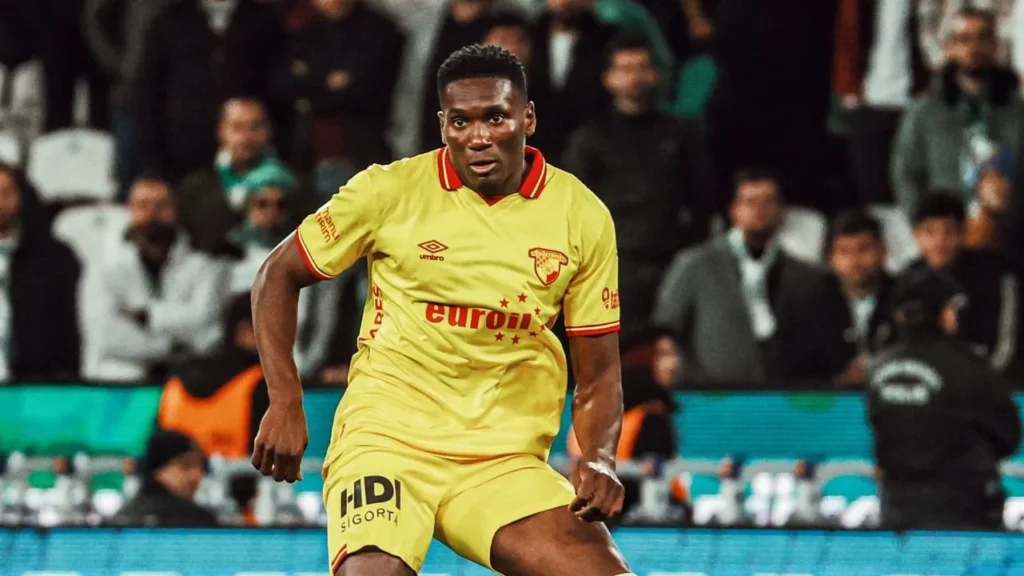 Zagueiro Héliton, do Göztepe, está na mira do Botafogo