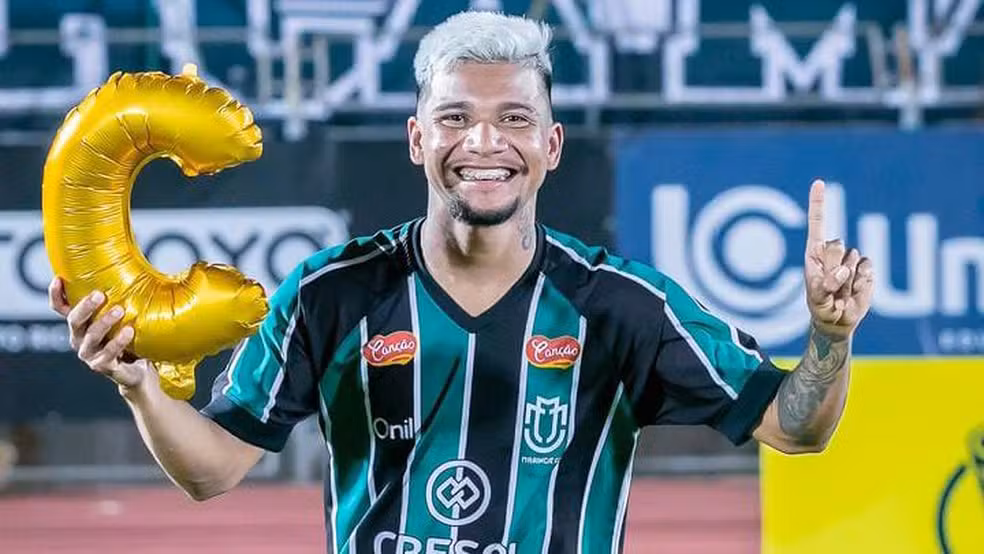 Eleito o melhor atacante da Série D do ano passado, Edison Negueba é artilheiro do Maringá em 2026 (Foto: Divulgação/Maringá FC)