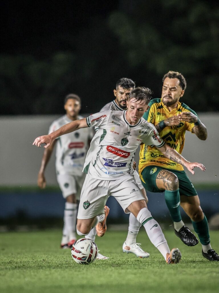 Bruno Bietkoski em ação pelo Manaus nesta temporada (Foto: Reprodução/Instagram)