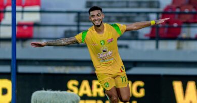 Lateral Jefferson é destaque no futebol da Indonésia atuando pelo Persebaya
