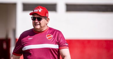 Guto Ferreira, treinador do Vila Nova