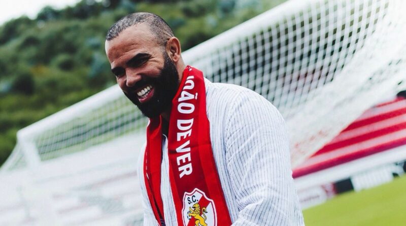 Sandro Raniere, volante ex-Inter e Seleção Brasileira, assume como treinador do São João de Ver, em Portugal