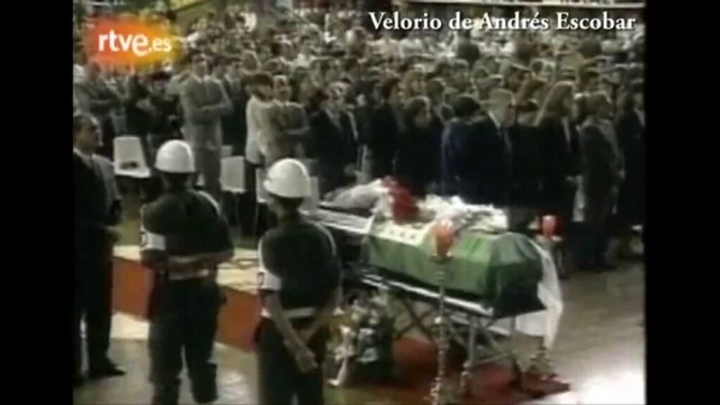 Velório do zagueiro Andrés Escobar em 1994