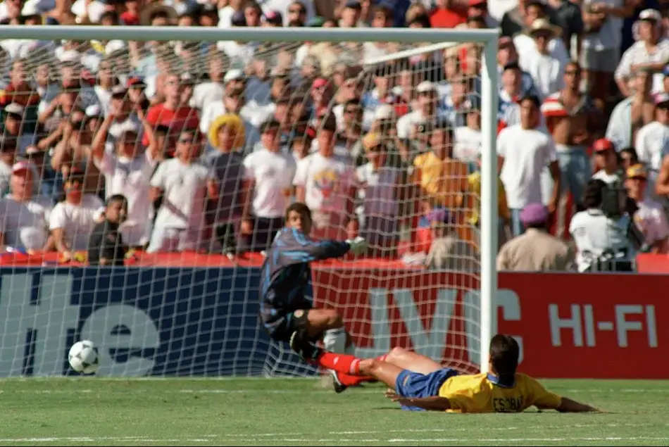 Gol contra de Andrés Escobar em Colômbia 0 x 1 Estados Unidos na Copa do Mundo de 1994