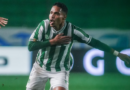 Lucas Alves, atacante do Juventude, comemora gol em estreia pelo clube