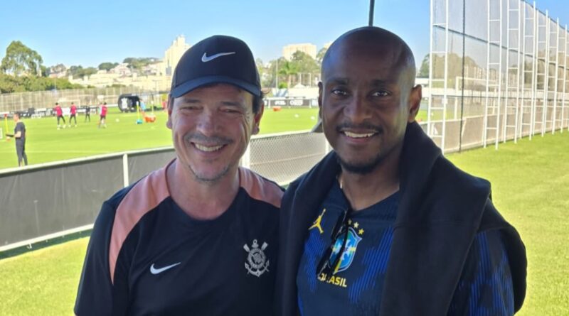Em visita ao Brasil, treinador Rhulani Mokwena falou com com exclusividade ao Vai Pro Gol (Foto: Arquivo pessoal)