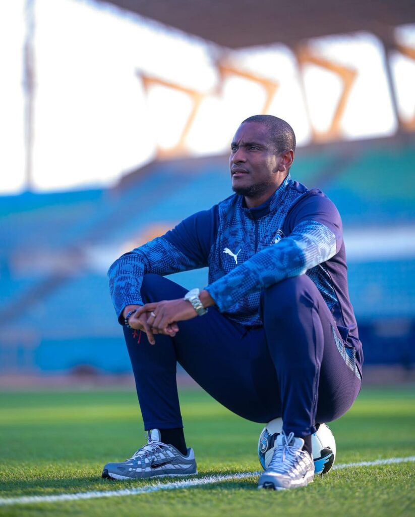 Rhulani Mokwena, sul-africano treinador do Pyramids, do Egito (Foto: Divulgação/Pyramids FC)