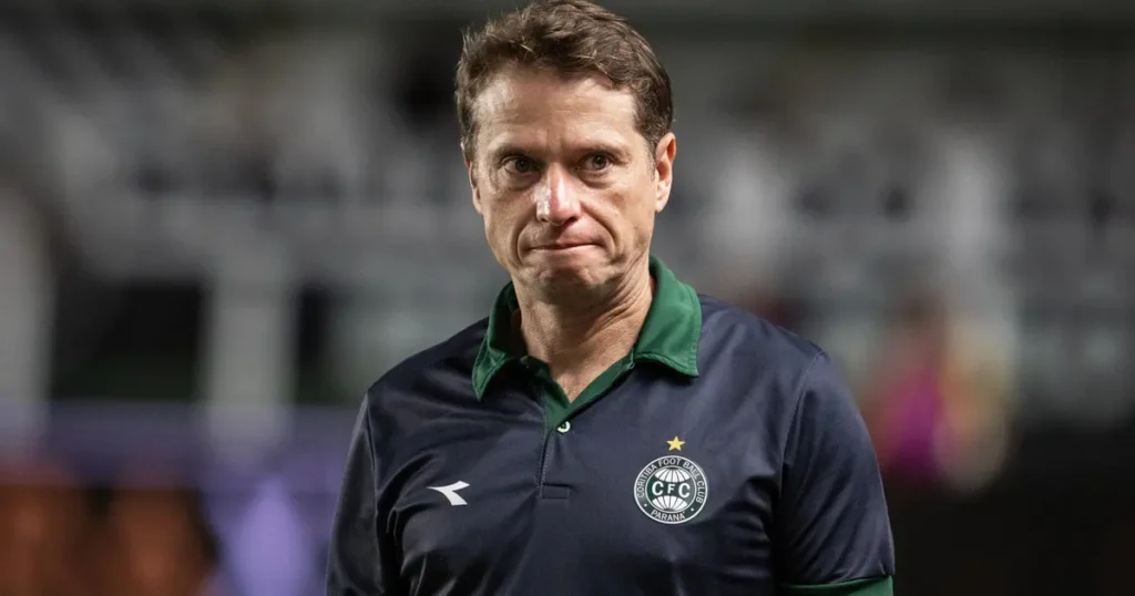 Vasco vai ao mercado de transferências para buscar Fernando Seabra, treinador do Coritiba (Foto: JP Pacheco/Coritiba)