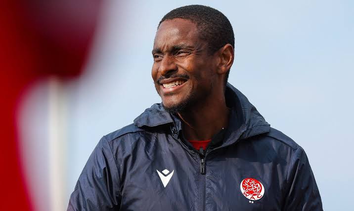 Mokwena comandou o tradicional Wydad Casablanca entre 2024 e 2025 (Foto: Wydad Casablanca/X)