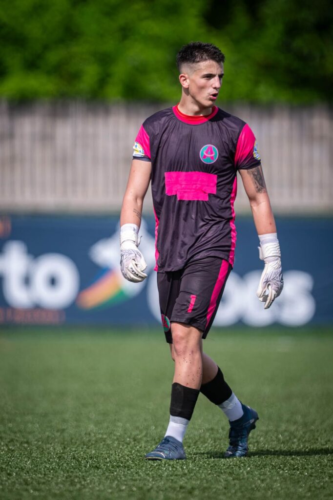 Aos 18 anos, jovem goleiro Nicolas Sperry já tem bagagem profissional (Foto: @clickesportiv0)