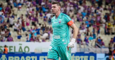 Goleiro João Ricardo, do Fortaleza