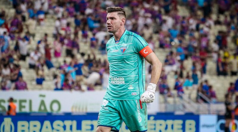 Goleiro João Ricardo, do Fortaleza
