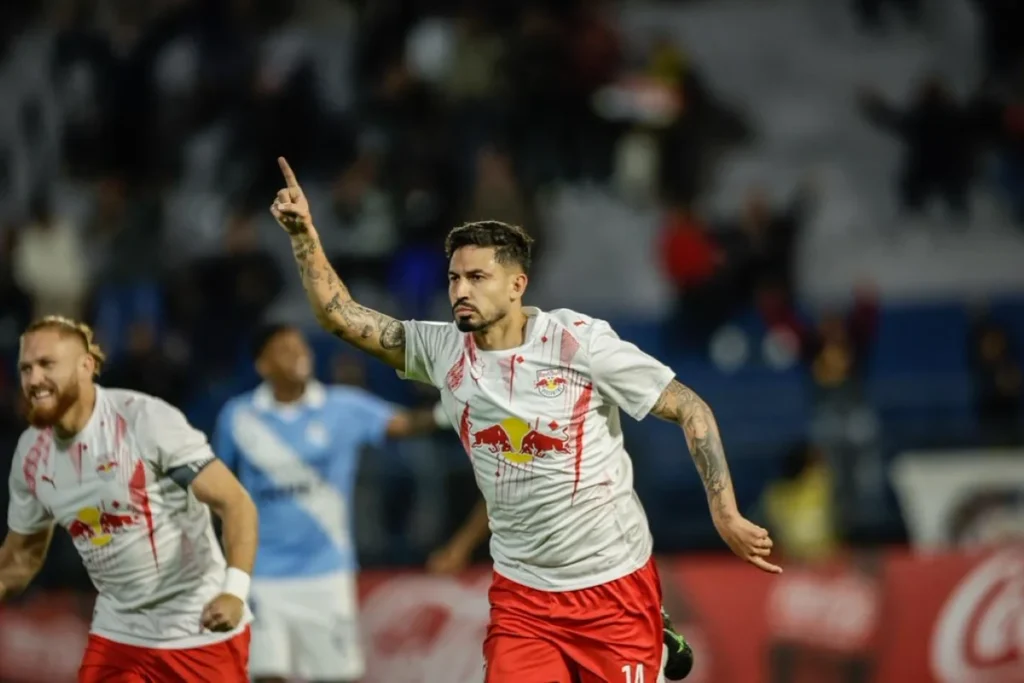 Zagueiro Pedro Henrique fez o gol da classificação sobre o Sporting Cristal (Foto: Ari Ferreira/Red Bull Bragantino)