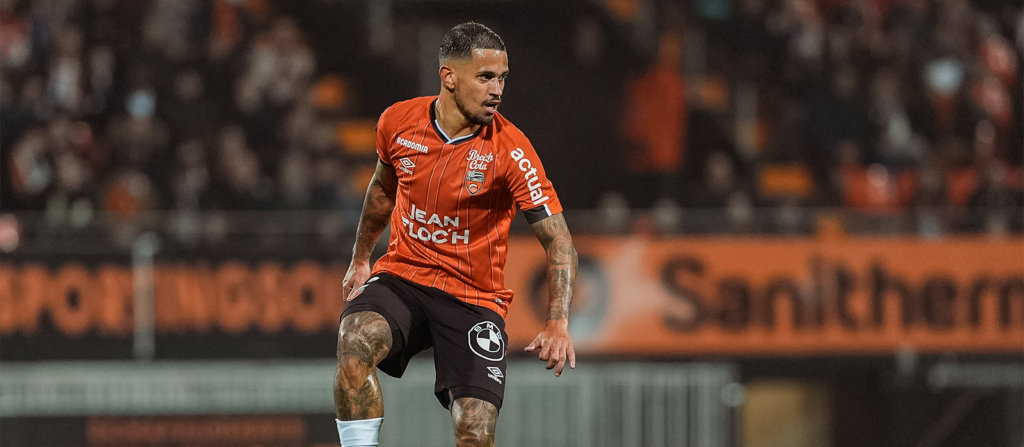 Lateral Igor Silva atuou por cinco temporadas no Lorient, da França